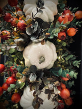 Load image into Gallery viewer, Pumpkin & Berry Centerpiece Box
