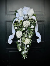 Load image into Gallery viewer, Lotus Pod Swag