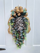 Load image into Gallery viewer, Pine Cone Winter