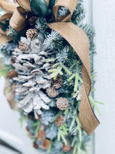 Load image into Gallery viewer, Pine Cone Winter