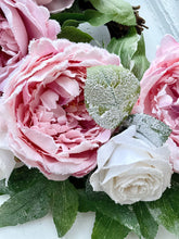 Load image into Gallery viewer, Winter Blush Heart