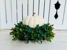 Load image into Gallery viewer, Great Pumpkin Centerpiece