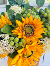 Load image into Gallery viewer, Sunflower Basket