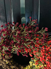 Load image into Gallery viewer, Baby’s Breath & Mini Pinecones