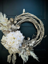 Load image into Gallery viewer, Snow & Champagne