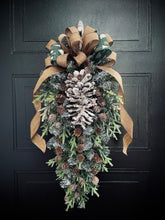 Load image into Gallery viewer, Pine Cone Winter