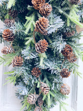 Load image into Gallery viewer, Pine Cone Winter