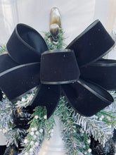 Load image into Gallery viewer, Black & White Teardrop Swag