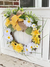 Load image into Gallery viewer, Yellow & White Daisy Wreath