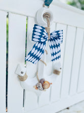 Load image into Gallery viewer, Nautical Anchor with Seashells