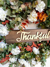 Load image into Gallery viewer, Corsage