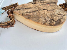 Load image into Gallery viewer, Wood Flower Heart Column