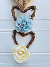 Load image into Gallery viewer, Wood Flower Heart Column