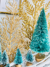 Load image into Gallery viewer, Tree Farm Winter Holiday Wreath (18 inch)