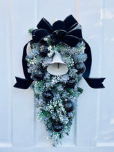 Load image into Gallery viewer, Black & White Teardrop Swag