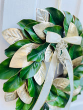 Load image into Gallery viewer, Holiday Magnolia