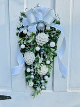 Load image into Gallery viewer, Lotus Pod Swag
