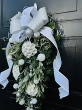 Load image into Gallery viewer, Lotus Pod Swag
