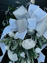 Load image into Gallery viewer, Lotus Pod Swag
