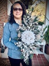 Load image into Gallery viewer, Hydrangea Holiday Swag
